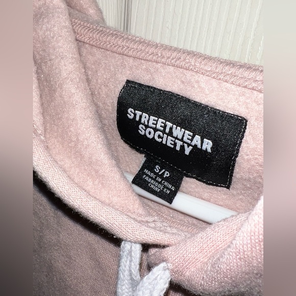 Pink crop top  sweater - Picture 2 of 2